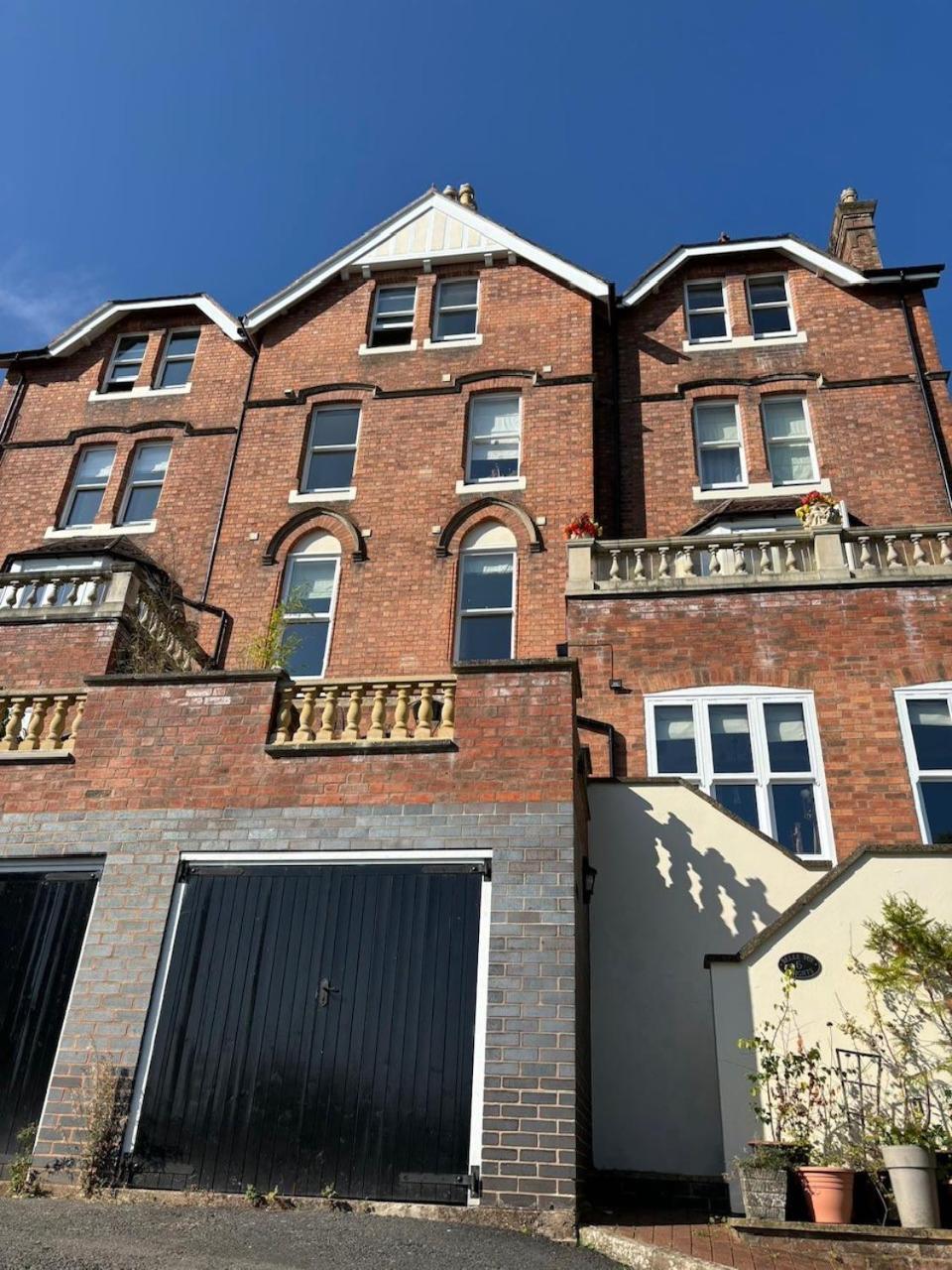 Spacious Town-Centre Apartment With Stunning Views Great Malvern Dış mekan fotoğraf